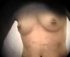【シャワー隠撮動画】右乳首が陥没してる素人ギャルを海の家のシャワールームで隠し撮りｗｗ